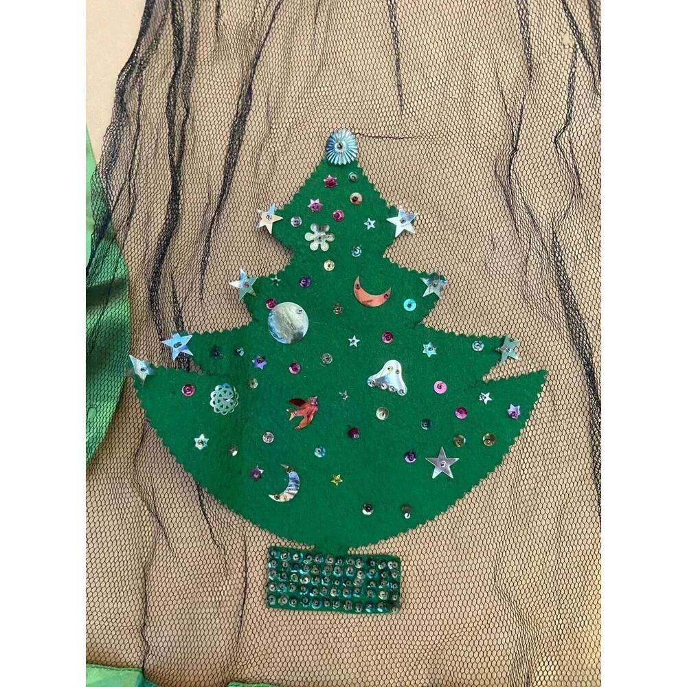 #5996 Christmas apron with Christmas tree on front
